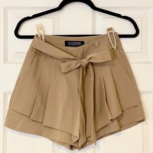 Tie front Pleated shorts - nude
